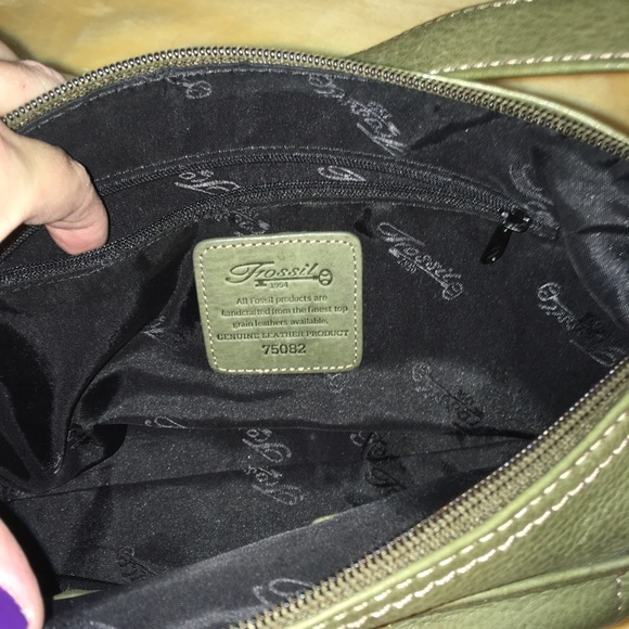 ✨HOST PICK✨ Fossil green leather purse - Picture 4 of 9